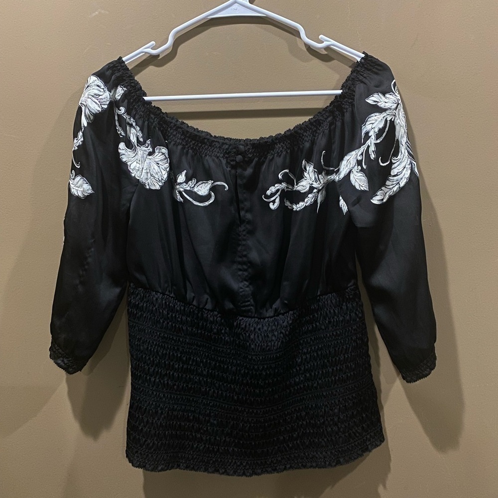 White House Black Market Quarter Sleeve Blouse With Floral details Silk Like —E
